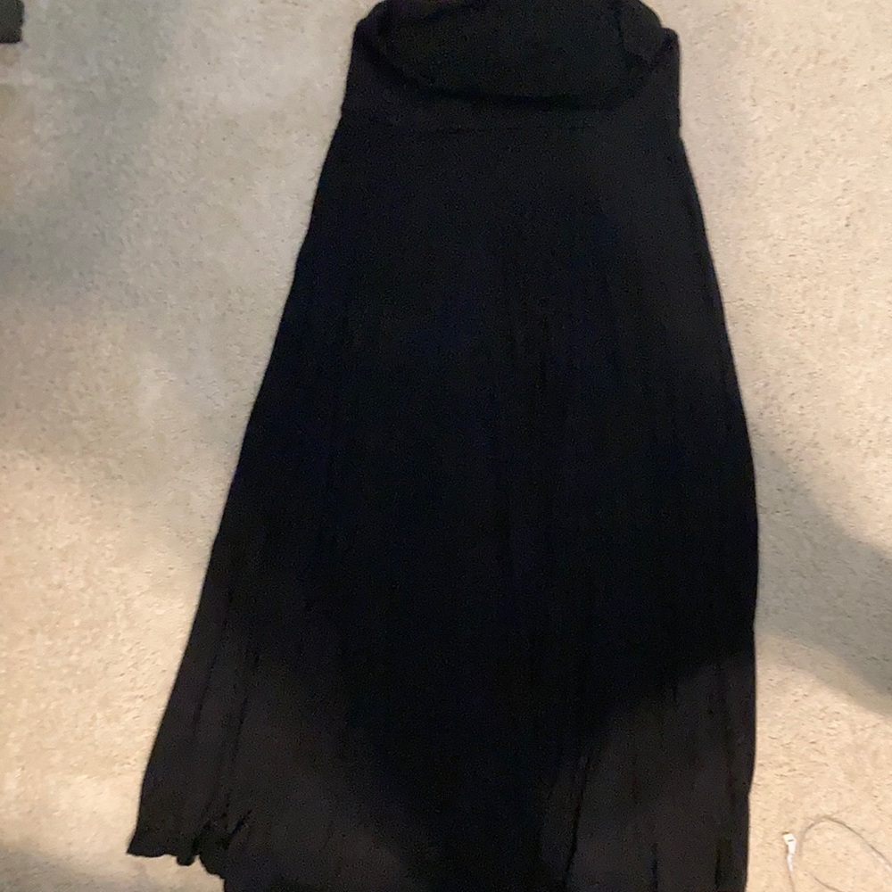 Gap black maxi shirt. Waist to bottom 32’’. Smoke and pet free home.
